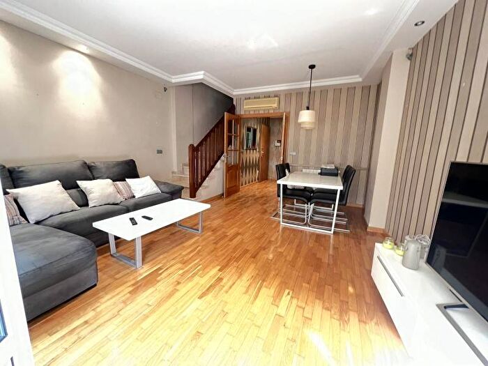 Casas en venta y pisos alquiler - 3