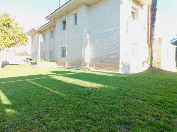 Casa de 8 habitaciones en venta en Avenida Divina Pastora Plaza de Toros, Divina Pastora La Yeguada