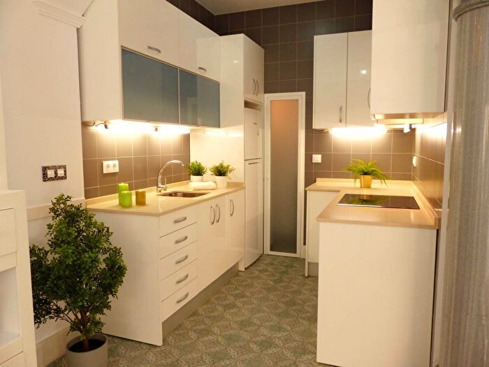 Casas en venta y pisos alquiler - 3