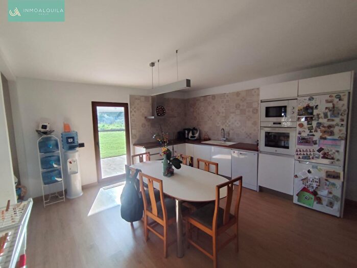Casas en venta y pisos alquiler - 3