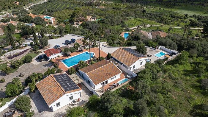 Andalucía, Málaga: Casa en venta de 13 habitaciones