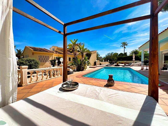 Casa en venta de 3 habitaciones en Comunitat Valenciana, Alicante