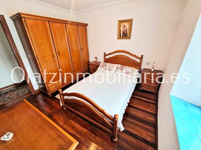 Casas en venta y pisos alquiler - 3