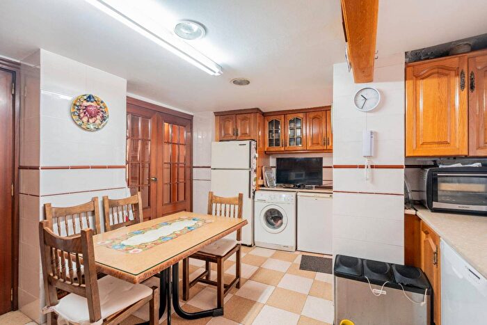 Casas en venta y pisos alquiler - 3