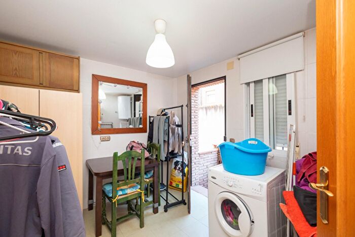Casas en venta y pisos alquiler - 2
