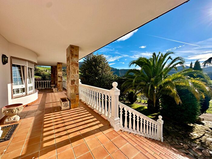 Casa en venta de 6 habitaciones, Valdés Luarca, Asturias
