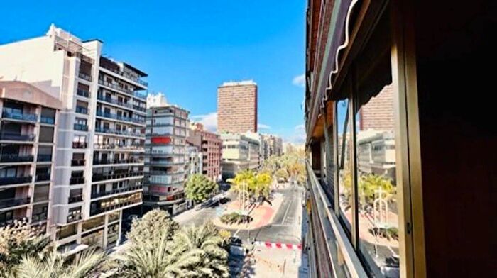 Piso en venta de 4 habitaciones en Comunitat Valenciana, Alicante