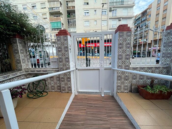 Casa en venta de 3 habitaciones: Bailén Miraflores, Suárez