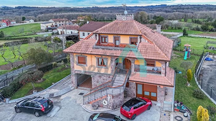 Casa en venta de 5 habitaciones: Viella Granda Meres, Siero
