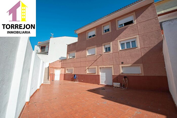 Casa en venta de 6 habitaciones en Campo Real, Madrid