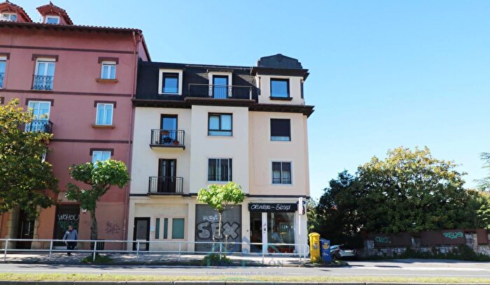 Casas en venta y pisos alquiler - 3