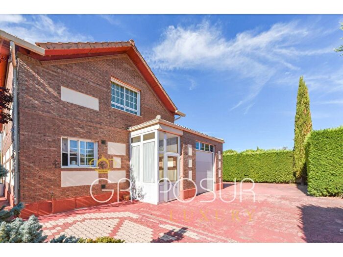 Casas en venta y pisos alquiler - 3