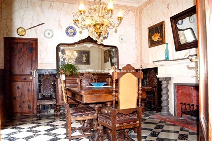 Casas en venta y pisos alquiler - 3