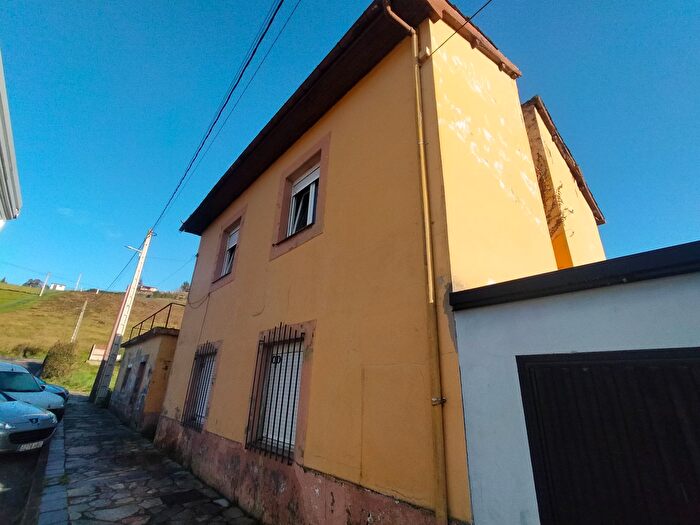 Casa en venta de 4 habitaciones en Pravia, Asturias