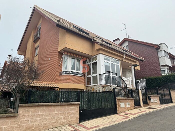 Casa en venta de 3 habitaciones en Cistérniga, Valladolid