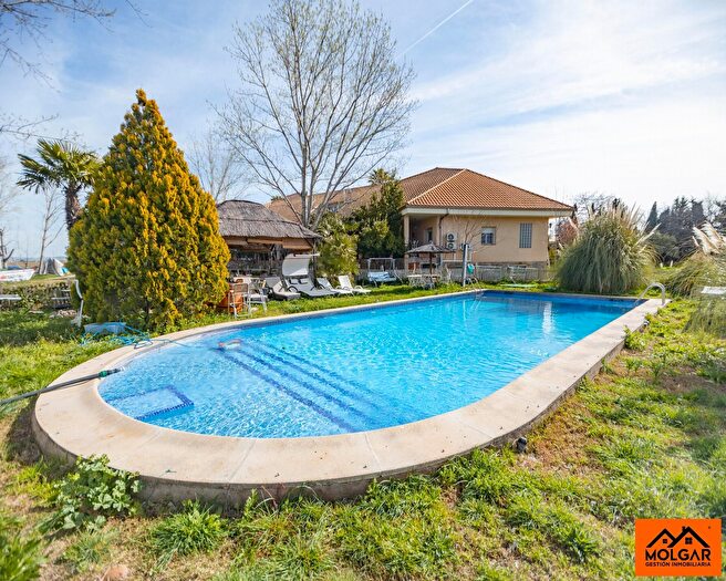 Casa en venta de 10 habitaciones: Fuente El Saz de Jarama, Madrid