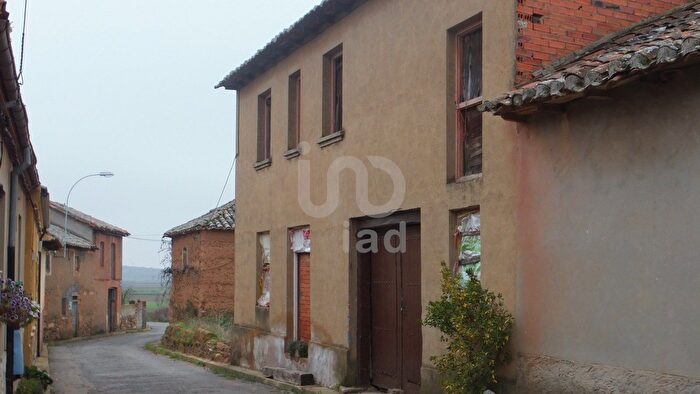 Casa en venta: Villaobispo de Otero, León