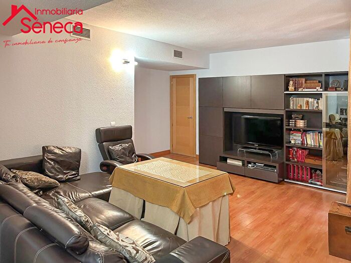 Piso en venta de 3 habitaciones en PonienteSur, Ciudad Jardín Zoco
