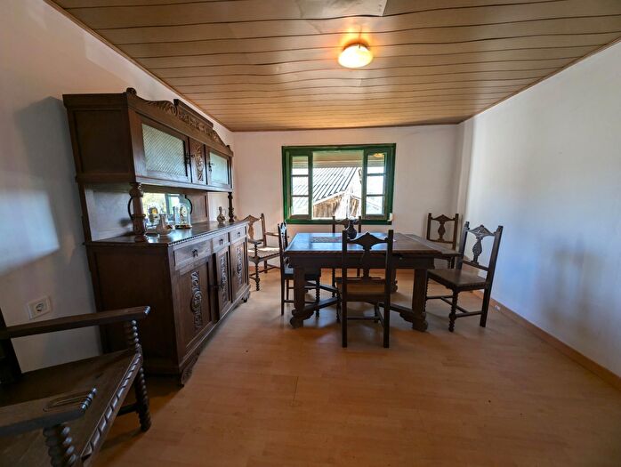 Casas en venta y pisos alquiler - 3