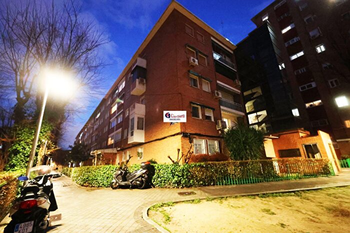 Piso en venta de 3 habitaciones, Moratalaz, Vinateros