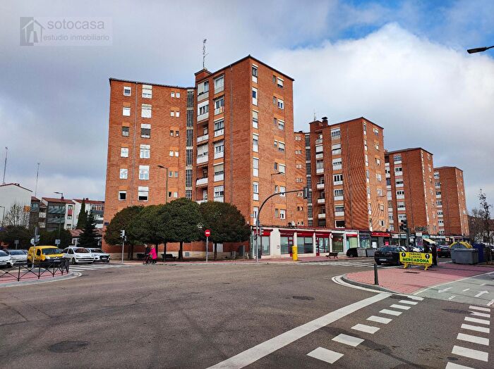 Piso de 3 habitaciones en venta en Rondilla, Valladolid Capital