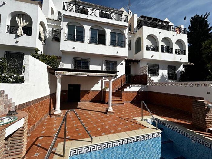 Casa en venta de 6 habitaciones, Velilla Velilla Taramay, Almuñécar