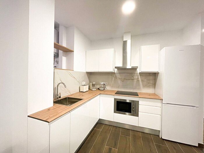 Casas en venta y pisos alquiler - 2