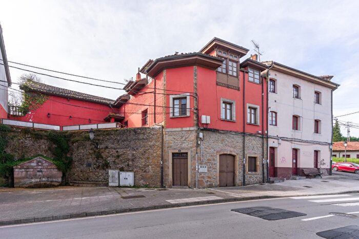 Nava, Asturias: Casa en venta de 6 habitaciones