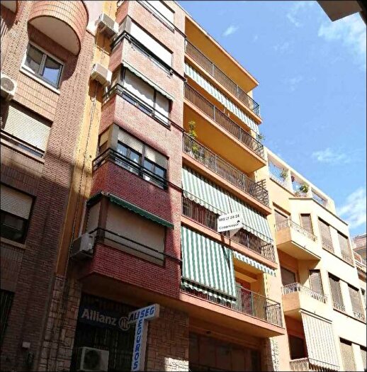 Casas en venta y pisos alquiler - 2
