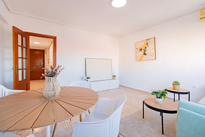 Piso en venta de 4 habitaciones en Poblats Marítims, La Malvarosa