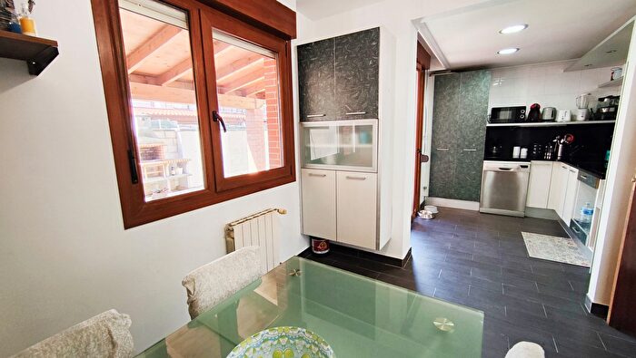 Casas en venta y pisos alquiler - 3