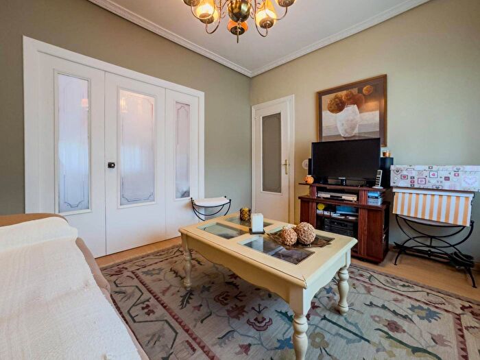 Casas en venta y pisos alquiler - 3