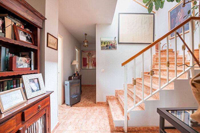 Casas en venta y pisos alquiler - 3