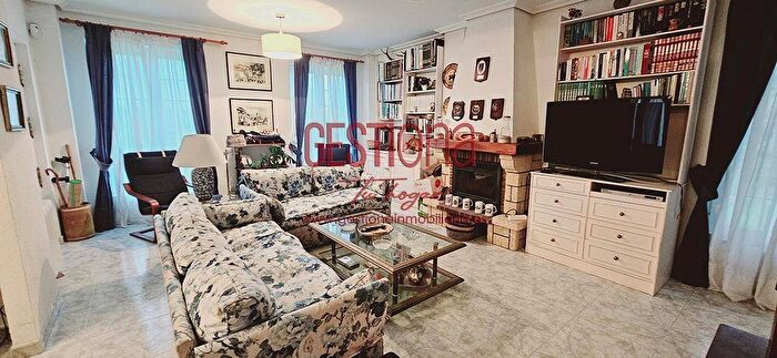 Casas en venta y pisos alquiler - 3