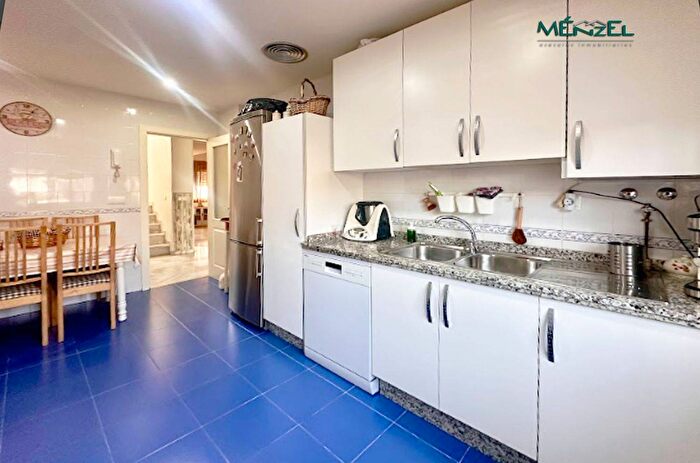 Andalucía, Sevilla: Casa en venta de 4 habitaciones