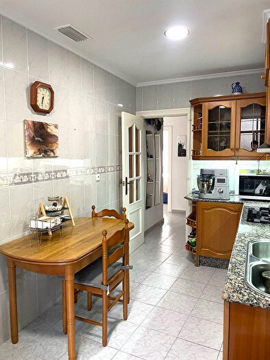 Casas en venta y pisos alquiler - 3