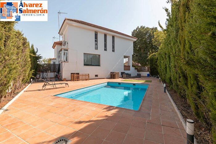 Casa en venta de 3 habitaciones: Atarfe, Granada