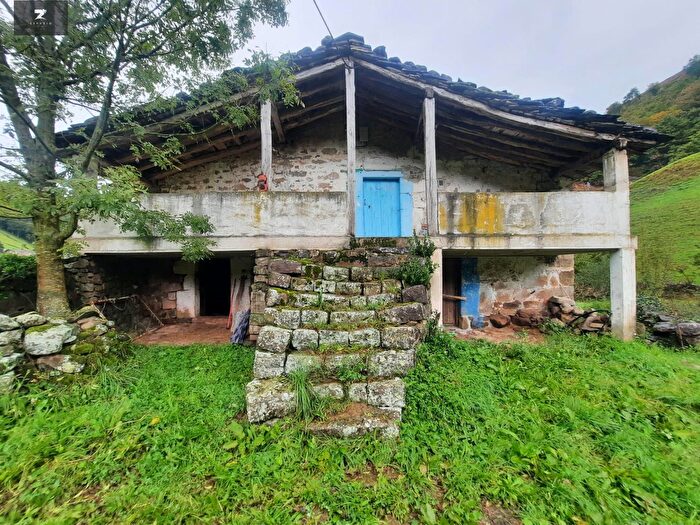 Casa en venta en Vega de Pas, Cantabria