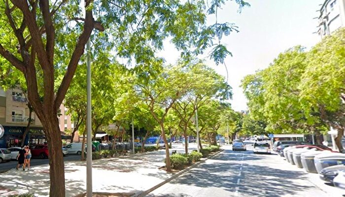 Piso en venta de 3 habitaciones: Carretera de Cádiz, Parque Ayala Jardín de la Abadía Huelín