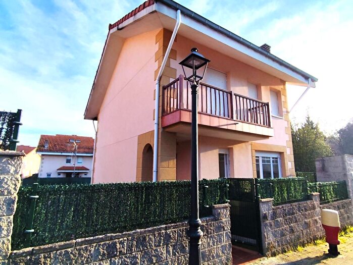 Villaescusa Cantabria, Cantabria: Casa en venta de 3 habitaciones