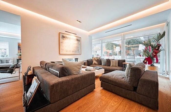 Piso en venta de 6 habitaciones en Chamartín, Nueva España