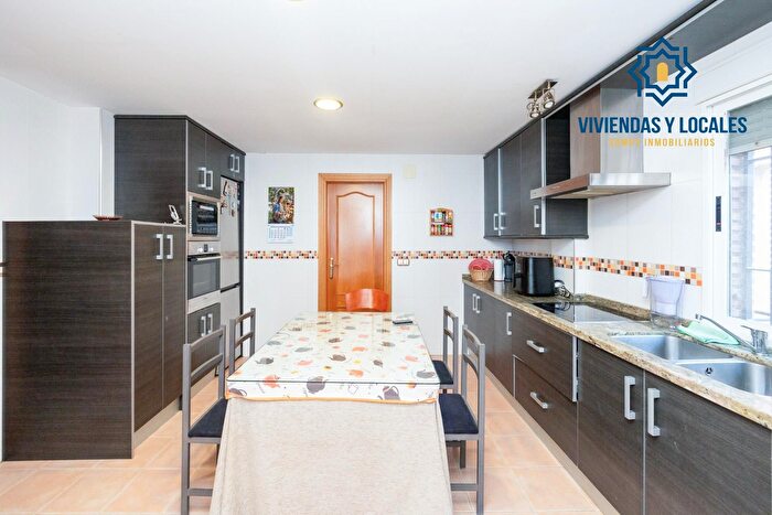 Casas en venta y pisos alquiler - 3