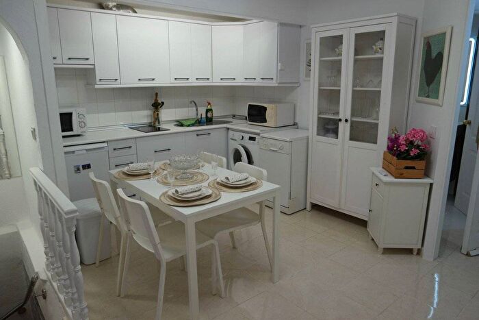 Casas en venta y pisos alquiler - 3