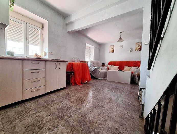 Casas en venta y pisos alquiler - 3