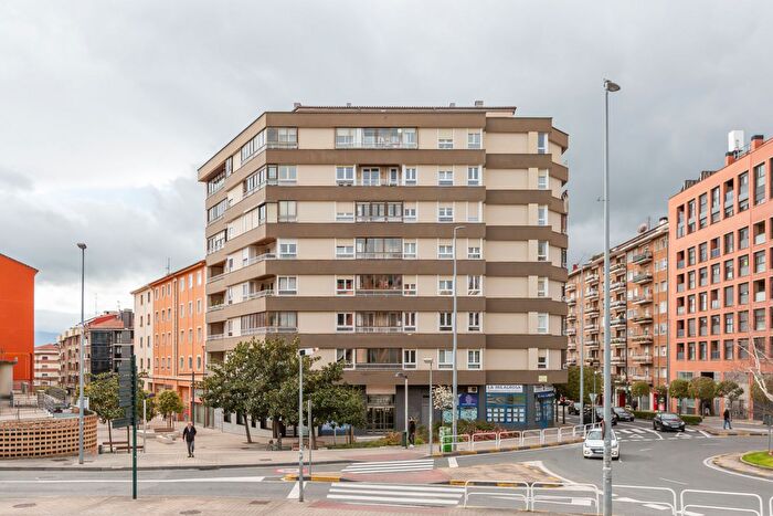 Piso de 4 habitaciones en venta en Milagrosa, Pamplona Iruña