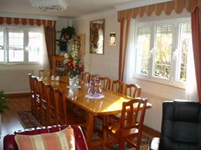 Casas en venta y pisos alquiler - 3