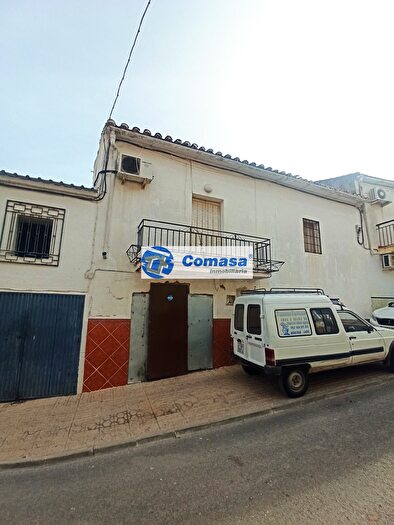 Casa en venta de 4 habitaciones en Mengíbar, Jaén