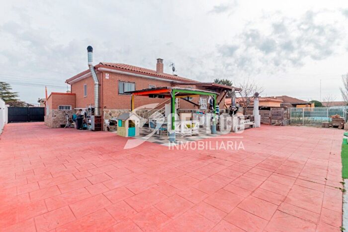 Casa de 4 habitaciones en venta en Torrejón del Rey, Guadalajara