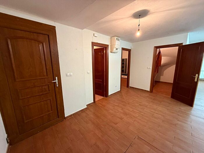 Casas en venta y pisos alquiler - 2