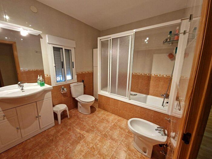 Casas en venta y pisos alquiler - 3